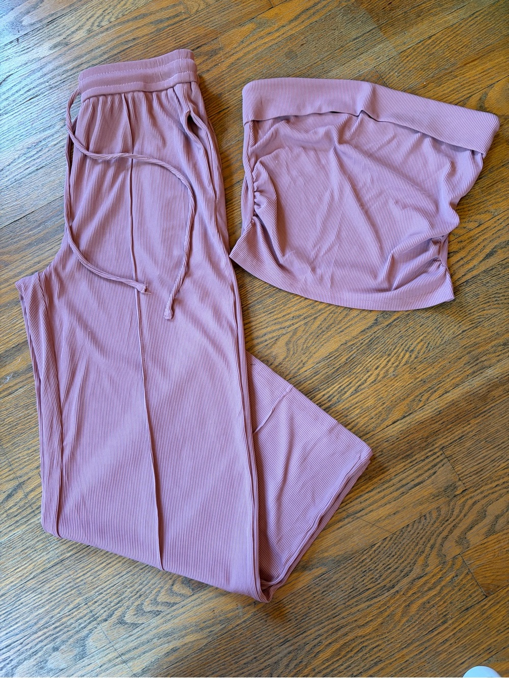 Ribbed Mauve Two-Piece Lounge Set - Soft Strapless Top & Drawstring Pants